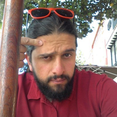 Un tipo ahí que hace cultura.
Empeliculado.
Productor audiovisual y gestor cultural.
Activo políticamente.
Rionegro, Antioquia.