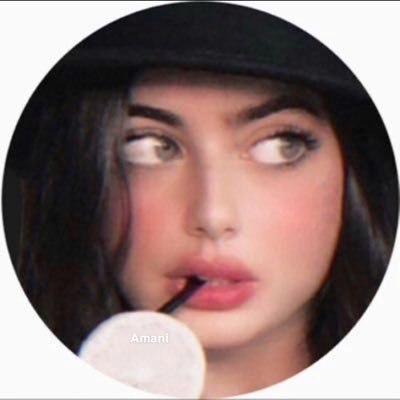 “أنيقه في أدق تفاصيلي’خجوله بطريقه ملفته ‘هادئه أمام الناس ‘ومزعجه أمام من أحب💗
