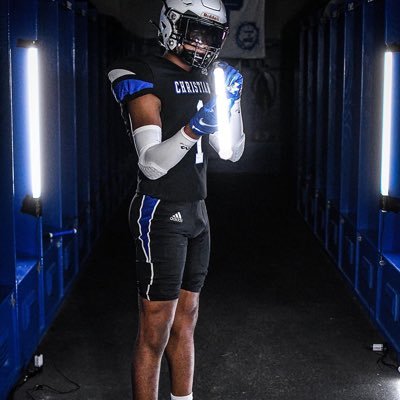 @ukfootball CB commit || 6’3 195 || 4.3 GPA