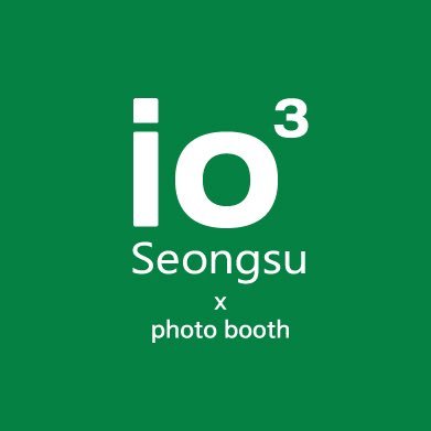 모든 장르 환영🤍 (아이돌,배우,운동선수,애니,2D 등) • 전 매장 액자 전시 가능 🖼️ • 전 매장 내 포토부스 완비 📸 • 보틀, 리유저블컵, 특전 자체제작 • 대관 문의 DM 💌 • 주말 및 공휴일에는 답변이 늦어요.