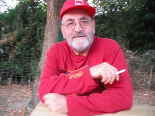 pensionato 72 anni socialista sposato 4 figli e otto nipotini