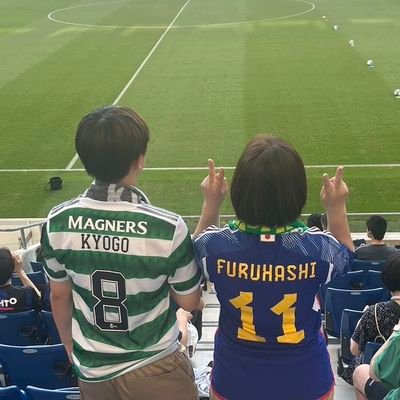 ヴィッセル神戸応援してます。　
☆長男→大学生　
★次男→高3
☆長女→中2
★柴犬♂→推定７歳
☆保護猫→５匹（三毛推定３歳♀、キジ2021.7生♂、ハチワレ2021.9生♂、キジ白2022.6.5日生♀、茶トラ2023.8生♂）