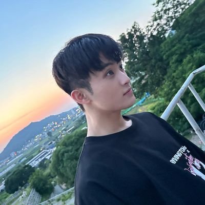 jeonwonwuxx's profile picture. a broke caratzen
•
only active at night time