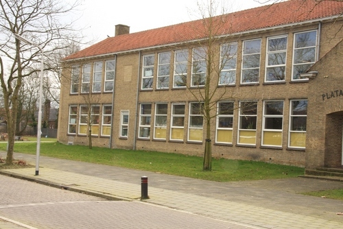 Basisschool in Prachtwijk Heechterp/Schieringen. Staat voor: kinderen, ongeacht afkomst, geloof, huidskleur, geaardheid, ras etc een goede start geven!