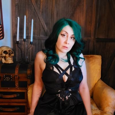 Graphic Designer: Crusader for Crop Marks and Believer in Bleeds|Tarot Reader+Witch|Green Hair| Married+Mom of 4|She/Her