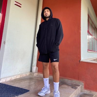 Bulutberke3's profile picture. Dünya mi dönüyor insanlar mı ?