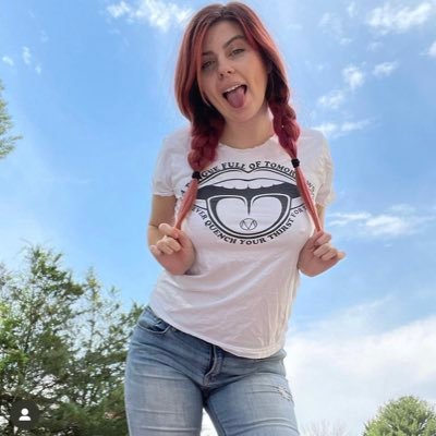 EvelynLeeG77071's profile picture. I like going to beach,picking the shells of the beach. I smile and laugh a lot, I really enjoy a fun night out, I like go out for dinner💙💝