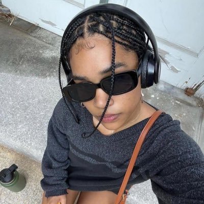 zzeyanna's profile picture. pfp not me