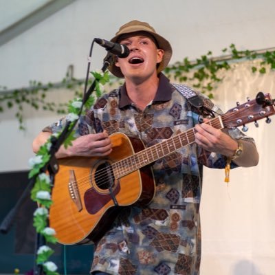 Most awkward front man since James Acaster👊😤 Trip Inside☮️☯️ @plaindevilments