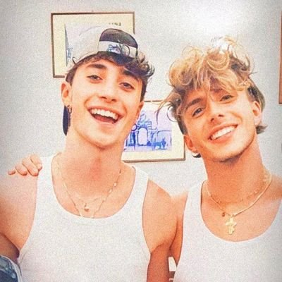 m&c
🤍💜🏡

fandom pollesco 🩷 

fan account 🔅