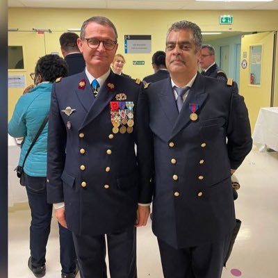 Chirurgien-Dentiste - Militaire. Arbitre de football FFF Ligue de Paris - Trésorier de l’AFAF idf.