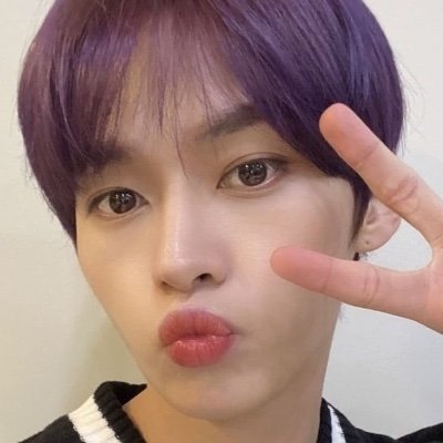 hyeinng1's profile picture. 
