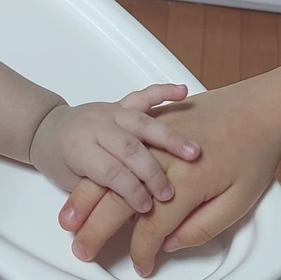 4歳長男と1歳長女のママ。
子供達+夫は神経線維腫症Ⅰ型。
息子→構音障害、発達性協調運動障害あり。ADHD傾向。療育予定。
娘→運動発達の遅れあり。
私→2024/2/27右乳癌ステージⅣ。BRCA+、ルミナールタイプ。リンパ節、骨、肝転移あり

♥️は共感、応援の意