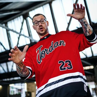 Simplemath90063's profile picture. 