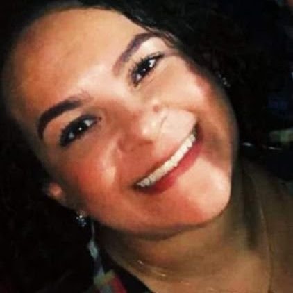 Uma mulher de personalidade forte, porém sensível.
Mãe da Luna e da Nina. Tentando usar as redes sociais rsrs