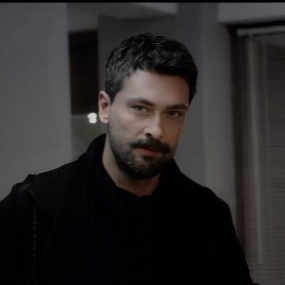 -كن لطيفاً فهناك لحظة وداع ليس لها وقت••🕊️