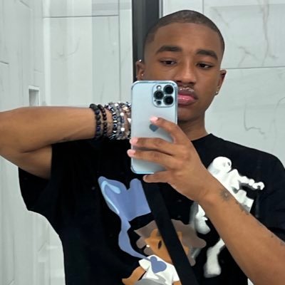 My_les03's profile picture. 