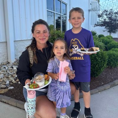 sandy_Gailie's profile picture. A mom , an artist, A CEO of DITTS  (Doves In The TreeS)