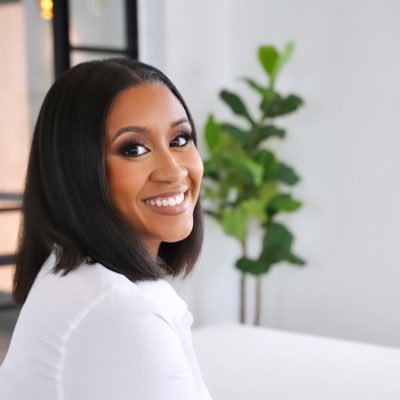 Advocating and Supporting Black Moms in the DMV.  Award-Winning Publicist for some of your faves.