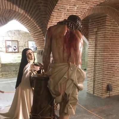 ejtm83's profile picture. Traditional Catholic - Stat crux ✝️