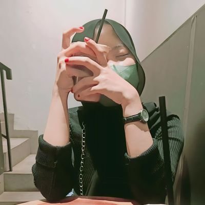 firrcell's profile picture. Semakin dewasa cuma pengen banyak duit😎