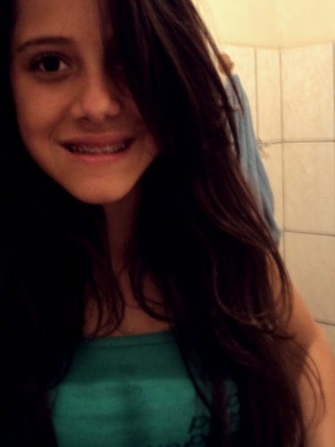 Dois adjetivos que me definem por inteira: ciumenta , sincera ! :3