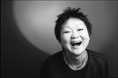 HyunKyungPeace's profile picture. 모든 생명을 생생하고 아름답게 살려내고 싶은 살림이스트입니다. 뉴욕 유니온 신학 대학원에서 종교대화, 평화만들기, 여성신학, 불교명상 등을 가르치고 있습니다. [결국은 아름다움이 우리를 구원할거야], [미래에서 온 편지], [신의 정원에 핀 꽃들처럼] 등의 책들을 썼습니다.