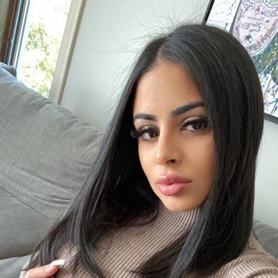 Pretty face, sharp mind, and a tongue that doesn’t miss. Swipe wisely