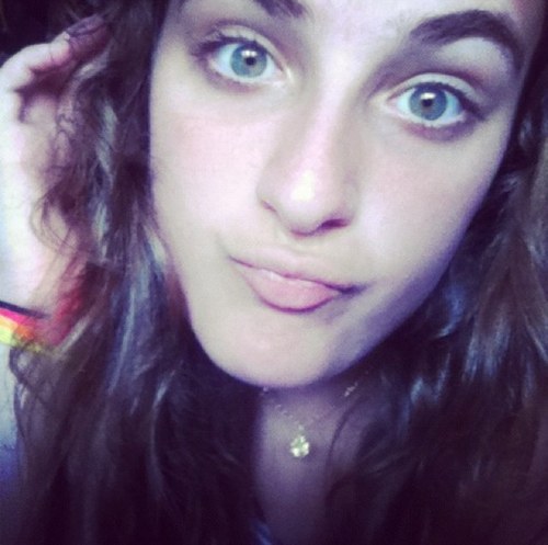 Blogueira e viciada em Twitter. To no @ThamiSgalbiero ;) segue lá!