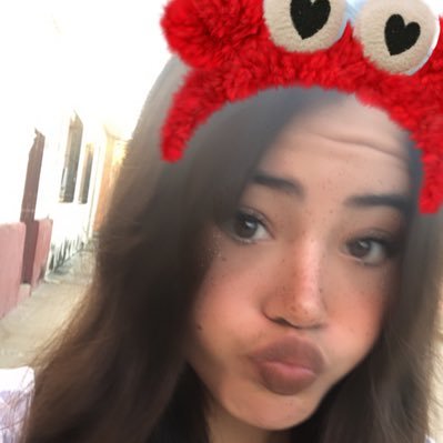 Amante a la naturaleza 🌴🌳🍃 Futura Estomatóloga💜🦷 me encanta stich 💙 son malcriada, berrinchuda, ñoña, pero buena onda 🤪