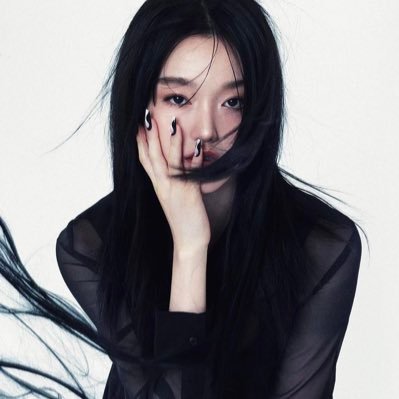 realgowonie's profile picture. i eat, read, sleep