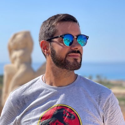 Friki, gaymer, cinéfilo y melómano. Todo en la vida es ponerse. #spreadlove