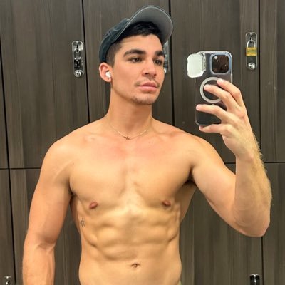 MEXICAN 🇲🇽 23 year old | 18+ only I College boy 🤓 | I respond to ALL messages and post full videos you are searching for on my Onlyfans👇