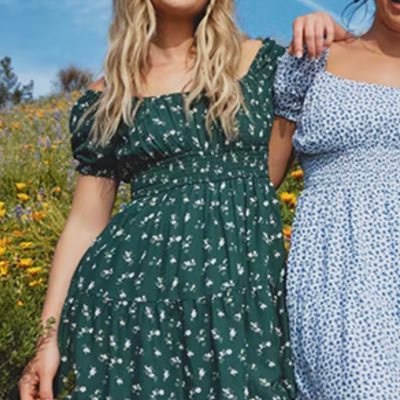 redrose2121's profile picture. 