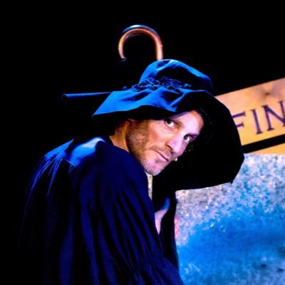 A celebration of technology, humor and performance by an object-theatre master, that will not be easily forgotten 💫 now at @edfringe!