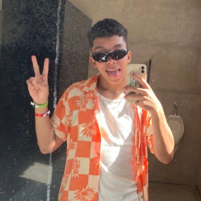 📚 autor da Série OS IRMÃOS SCAFIDI, MEU PLAYBOY e de + romances/thrillers LGBTQIAP+ no @wattpad e @amazon ● fadado a ser trouxa 🏳️🌈 (ele/dele)