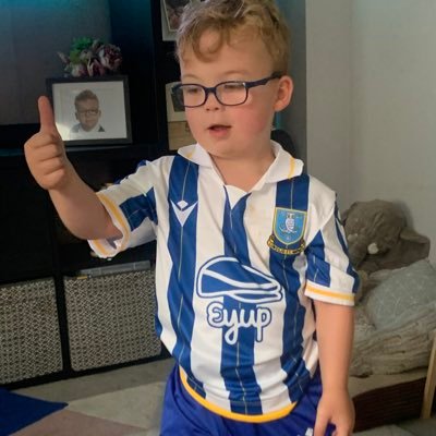 Proud daddy to Theo, married to a fruit loop🥰..Attend @andysmanclub to talk mental health💚👌 #WAWAW