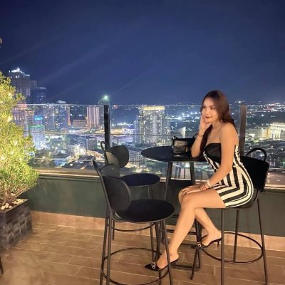 The smarter you get, the less you tweet.
I'm good,but not an angel. I do sin,but I'm not the devil. I'm just a small girl in a big world trying to find a love.