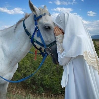 أُعيذُك بِالله أن تَدُل النَّاسَ على اللهِ، ثُم تَفقد أنتَ الطريق!
واحذر أن تكونَ جِسرًا يُعبَر عليه للجنَّةِ، ثُم يُرمى فى النَّار... https://t.co/1f8LfgSUrj