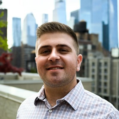 NY | Copywriter & Wannabe Social Manager