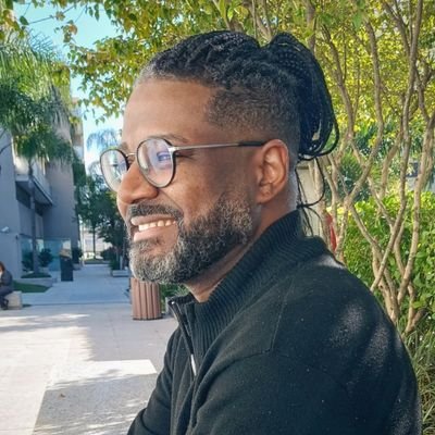 Ascendente➡️Leão♌

Signo solar➡️Escorpião♏

Lua➡️capricórnio♑

Personalidade forte😌

Carioca da Gema🏖️

Viver a vida e não ter vergonha de ser feliz...✌🏾👊🏾