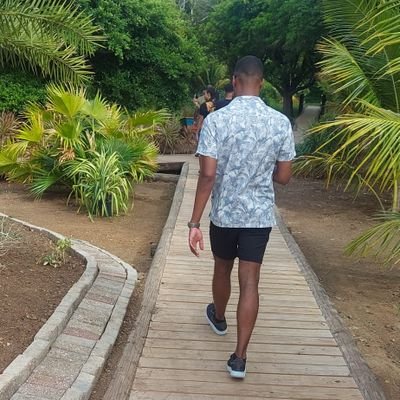 JoshuaE_19's profile picture. Ik ben knapper in het zonlicht