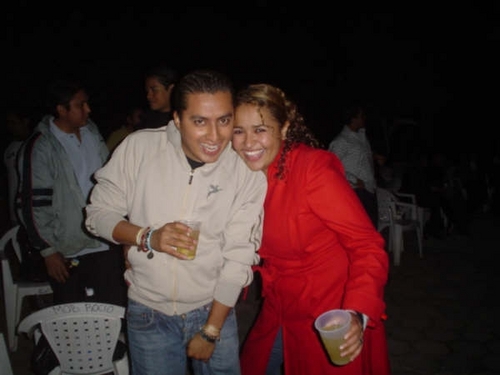 ALEGRE, PARRANDERA,  IMPERTINENTE, BIPOLAR, CARIÑOSA FELIZ Y ENAMORADA DE LA VIDA