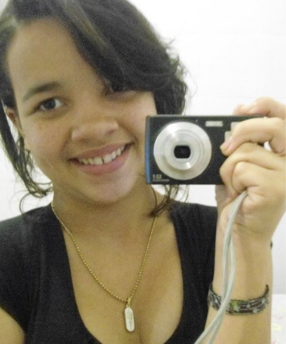 16 anos , Signo : Capricórnio , Sou chata , sensivel , me apego fácil . Quer conheçer melhor ? me segue . Okeijo ;*