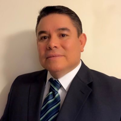 Ingeniero Electricista , Maestro en Administración.