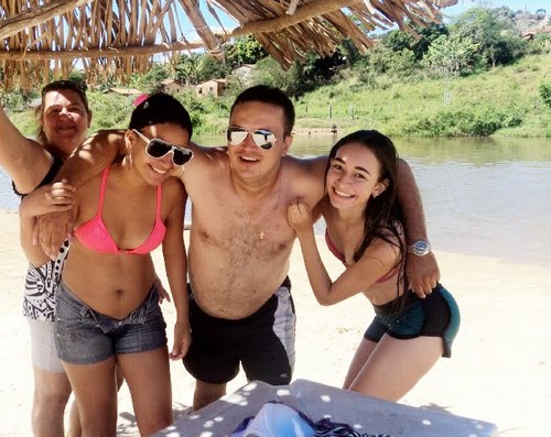 .
- Mesmo que meus pais me deixem, mesmo que amigos me traiam, eu sei que em seus braços eu encontro salvação. ♪ Deus ♥