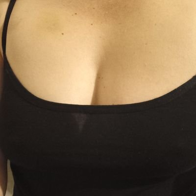 Ankaradan evli ciftiz.CUCKOLD takiliyoruz...Esimi tanistirabilecegim kafa dengi arkadas dost sirdas ariyoruz.Ben 48 esim 42...Dm kendini tanit...