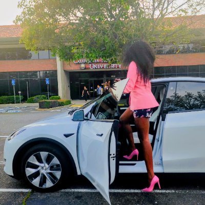 Former pageant queen. Studying Aerospace Engr at UCLA,class of '25. IET PATW Nig winner. Private pilot (IP). Mom of two. Space Enthusiast. Expect dance videos🎶