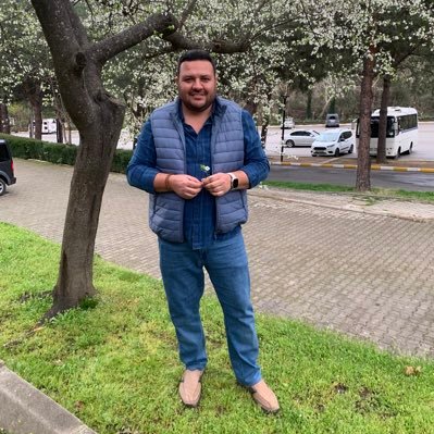 Doğu Akdeniz Üniversitesi'nde Türkçe Öğretmenliği okudu. 📙📒--GALATASARAY--💛❤️ H♥️