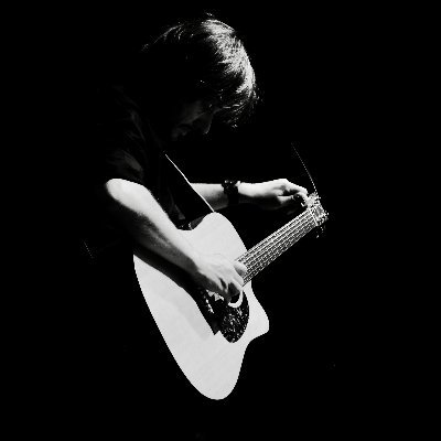 Marc Leroy est chanteur-compositeur-interprète, notamment du groupe angevin ZEL.